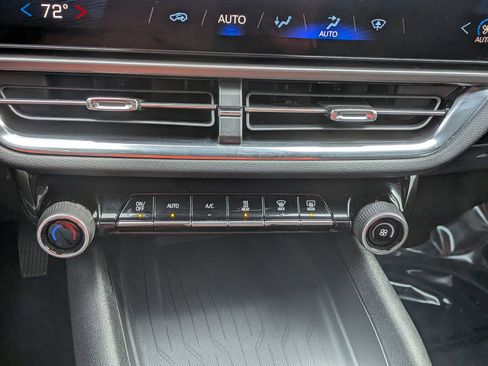 Certified 2025 Chevrolet Equinox EV LT image 30