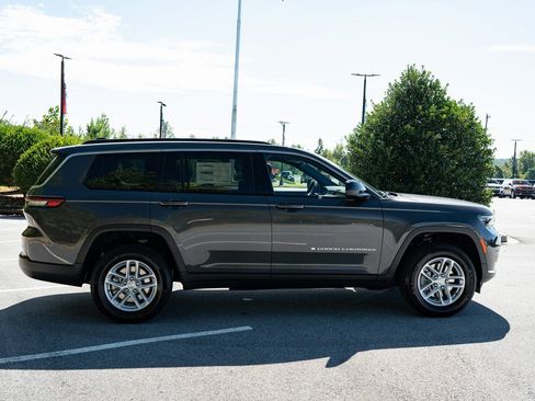 New 2025 Jeep Grand Cherokee L Laredo w/ Luxury Tech Group I RWD image 11