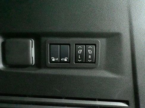 Used 2025 Chevrolet Tahoe High Country image 55