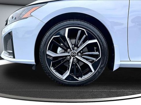 New 2026 Nissan Altima 2.5 SR FWD image 13