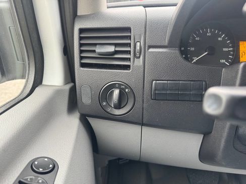 Used 2014 Freightliner Sprinter 3500 image 12