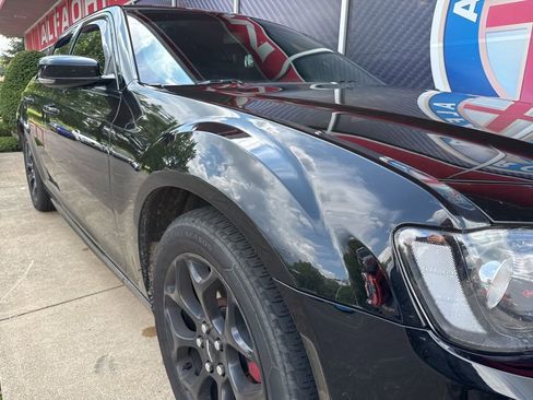 Used 2018 Chrysler 300 S w/ 300S Premium Group image 3