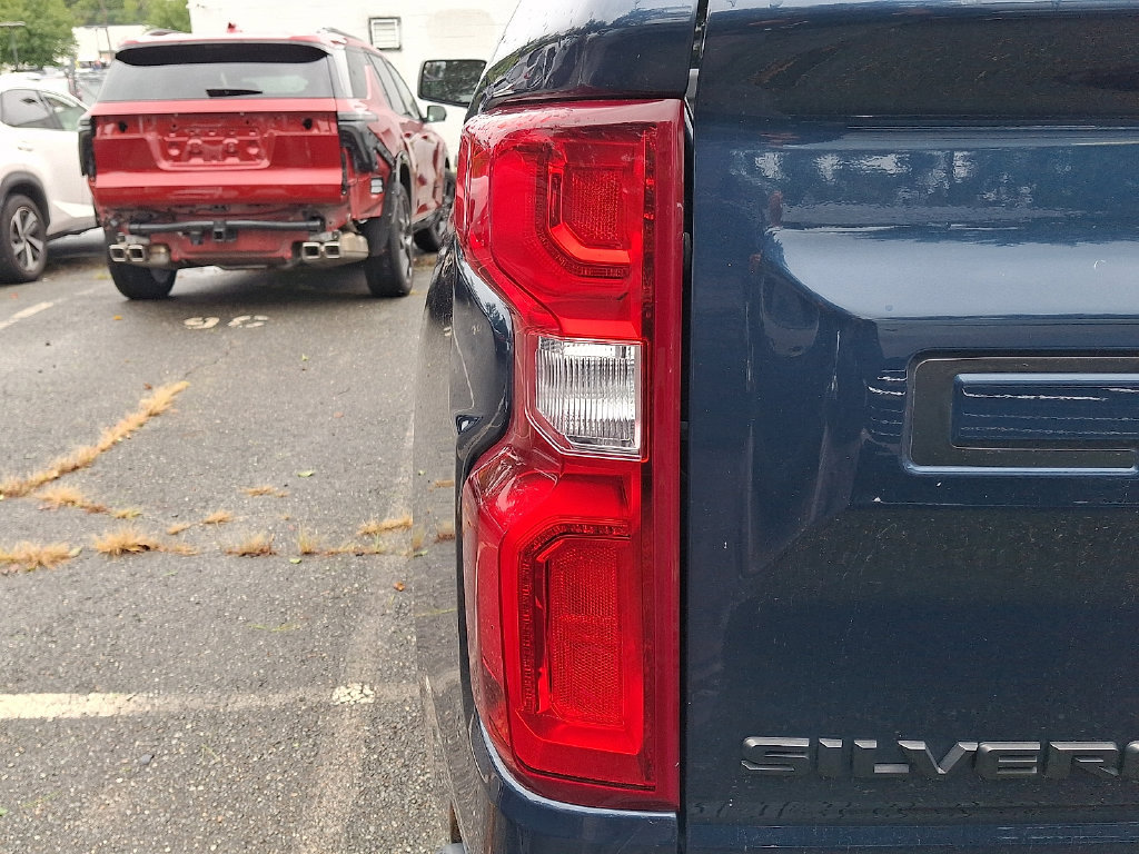 Certified 2022 Chevrolet Silverado 1500 Custom w/ LPO, Dark Essentials Package AWD/4WD image 28