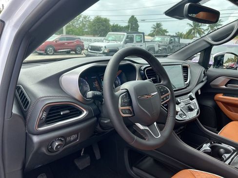 New 2025 Chrysler Pacifica Pinnacle w/ Trailer Tow Group image 11