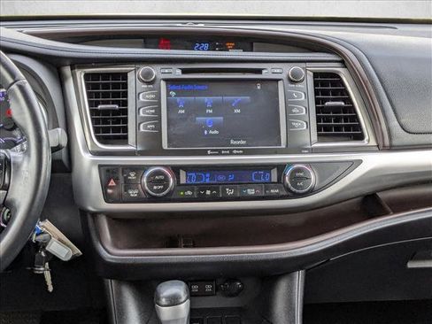 Used 2019 Toyota Highlander Plus image 16