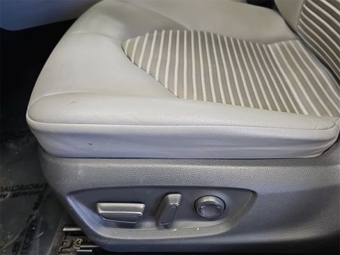 Used 2021 Toyota Camry SE image 26