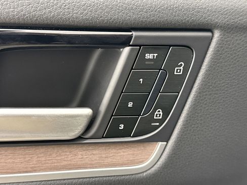Certified 2025 Porsche Cayenne AWD/4WD image 11