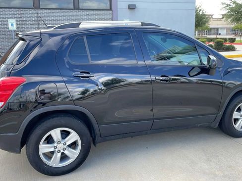 Used 2021 Chevrolet Trax LT w/ LT Convenience Package FWD image 23