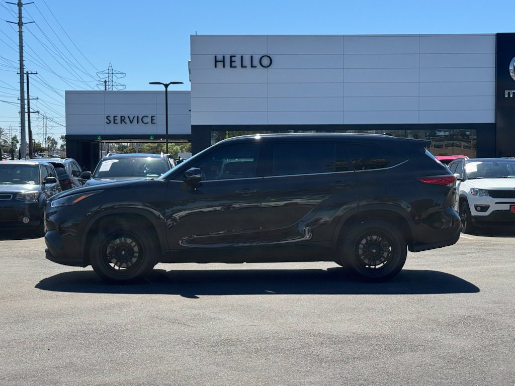 Used 2023 Toyota Highlander XLE FWD image 7