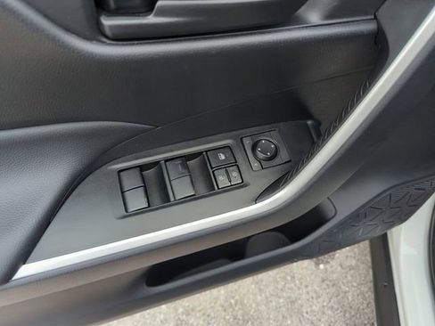 Used 2025 Toyota RAV4 LE AWD/4WD image 18