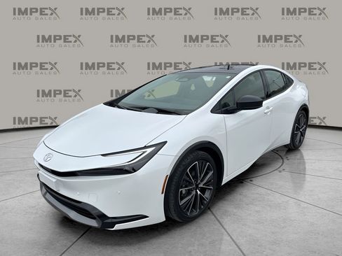 Used 2025 Toyota Prius XLE image 1