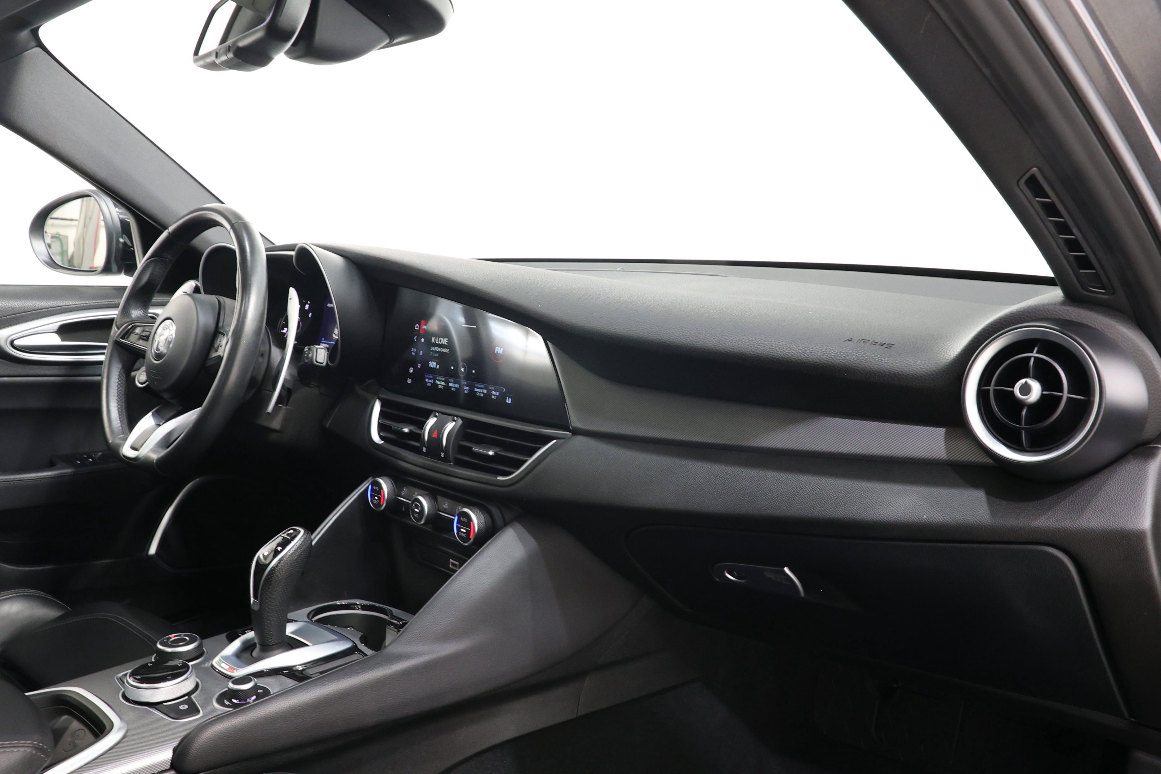 Certified 2023 Alfa Romeo Giulia Veloce AWD/4WD image 15