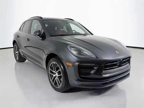 Used 2026 Porsche Macan AWD/4WD image 31