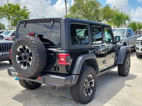 Used 2025 Jeep Wrangler Unlimited Rubicon 4xe w/ Convenience Group AWD/4WD image 4