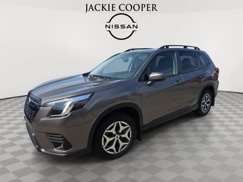 Used 2024 Subaru Forester Premium AWD/4WD image 1