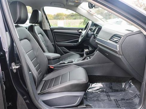 Used 2024 Volkswagen Jetta SE image 16