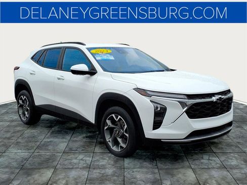 Certified 2024 Chevrolet Trax LT w/ Driver Confidence Package image 1