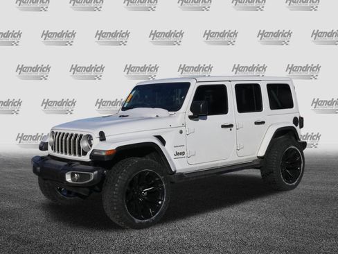Used 2024 Jeep Wrangler Sahara w/ Technology Group image 5