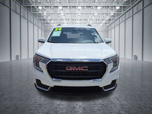 Certified 2024 GMC Terrain SLE w/ Driver Convenience Package FWD image 5