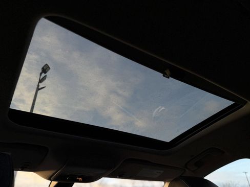 Used 2021 Buick Enclave Premium w/ Sun and Sites Package image 19