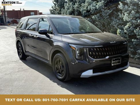 Used 2025 Kia Carnival image 12