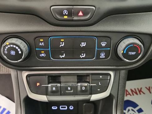 Used 2024 GMC Terrain SLE FWD image 17