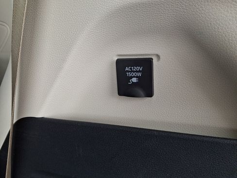 Used 2023 Toyota Sienna Limited AWD/4WD image 39