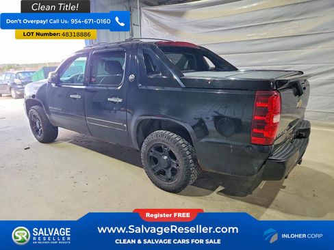 Used 2013 Chevrolet Avalanche LTZ image 3