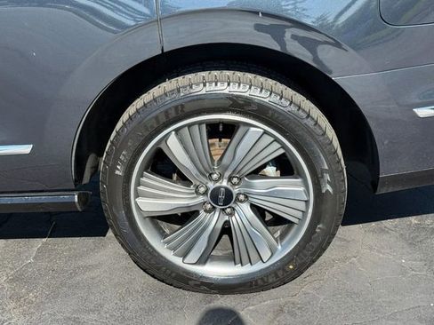 Used 2021 Lincoln Navigator Reserve w/ Luxury Package AWD/4WD image 4