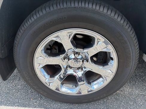 Used 2016 RAM 1500 Laramie w/ Convenience Group AWD/4WD image 9