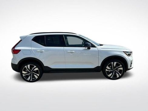 New 2025 Volvo XC40 B5 Ultra w/ Protection Package AWD/4WD image 9