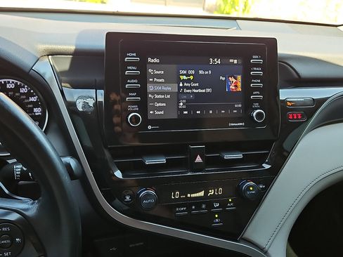 Used 2022 Toyota Camry SE FWD image 14