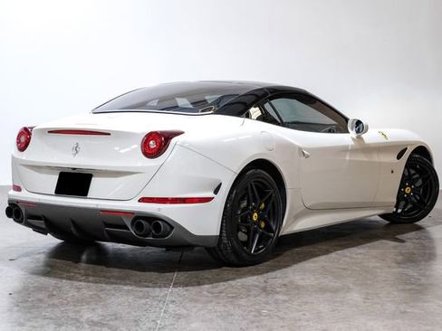 Used 2018 Ferrari California T image 11