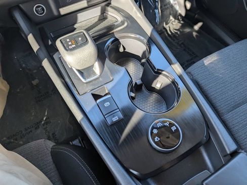 Used 2023 Nissan Rogue SV AWD/4WD image 21