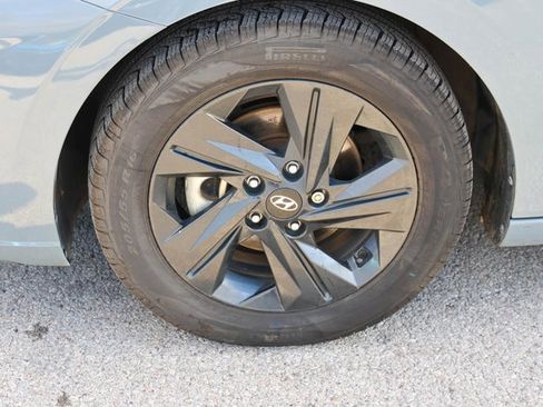 Used 2022 Hyundai Elantra SEL w/ Convenience Package image 7