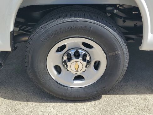 New 2025 Chevrolet Express 2500 Extended w/ Chrome Appearance Package RWD image 5