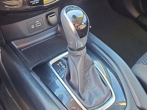 Used 2021 Nissan Rogue Sport S image 14