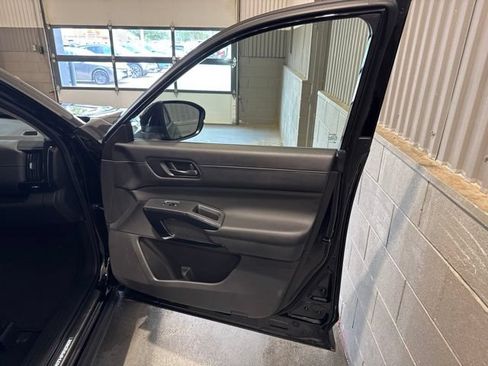 Certified 2024 Nissan Pathfinder SV w/ SV Premium Package AWD/4WD image 19