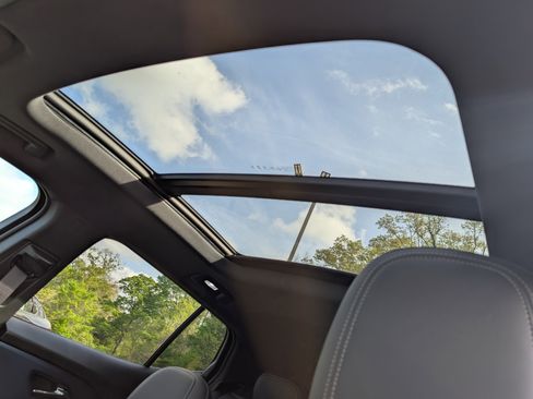 Used 2024 Chevrolet Equinox EV LT image 15