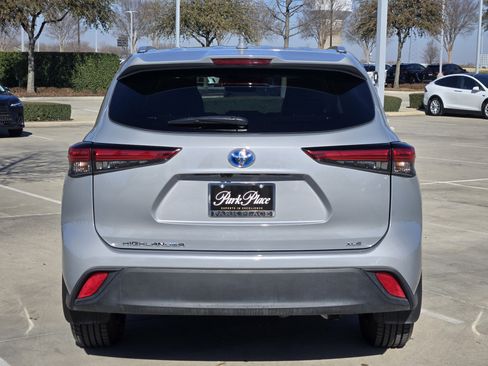 Used 2022 Toyota Highlander Bronze Edition image 5