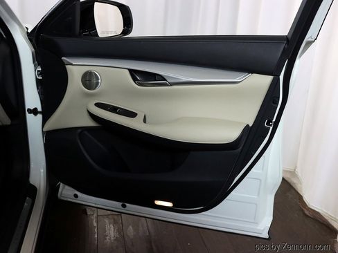 Used 2019 INFINITI QX50 Essential w/ Premium Heat Package image 31