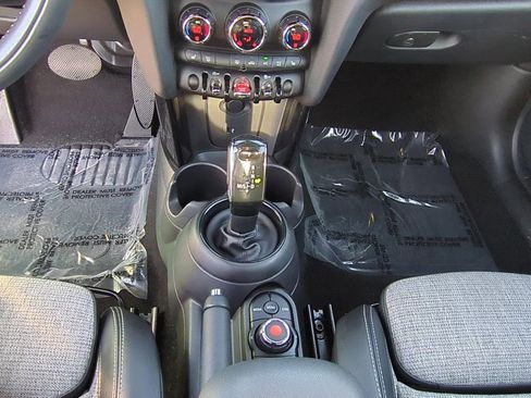 Used 2020 MINI Cooper Convertible w/ Signature Upholstery Package image 17