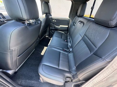 Used 2022 Nissan Frontier PRO-4X w/ Pro-4X Premium Package image 17