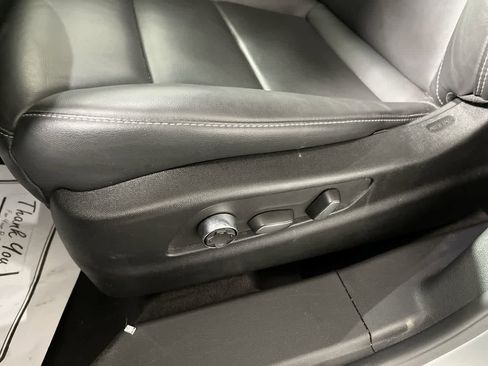 Used 2025 Cadillac XT4 Premium Luxury image 14