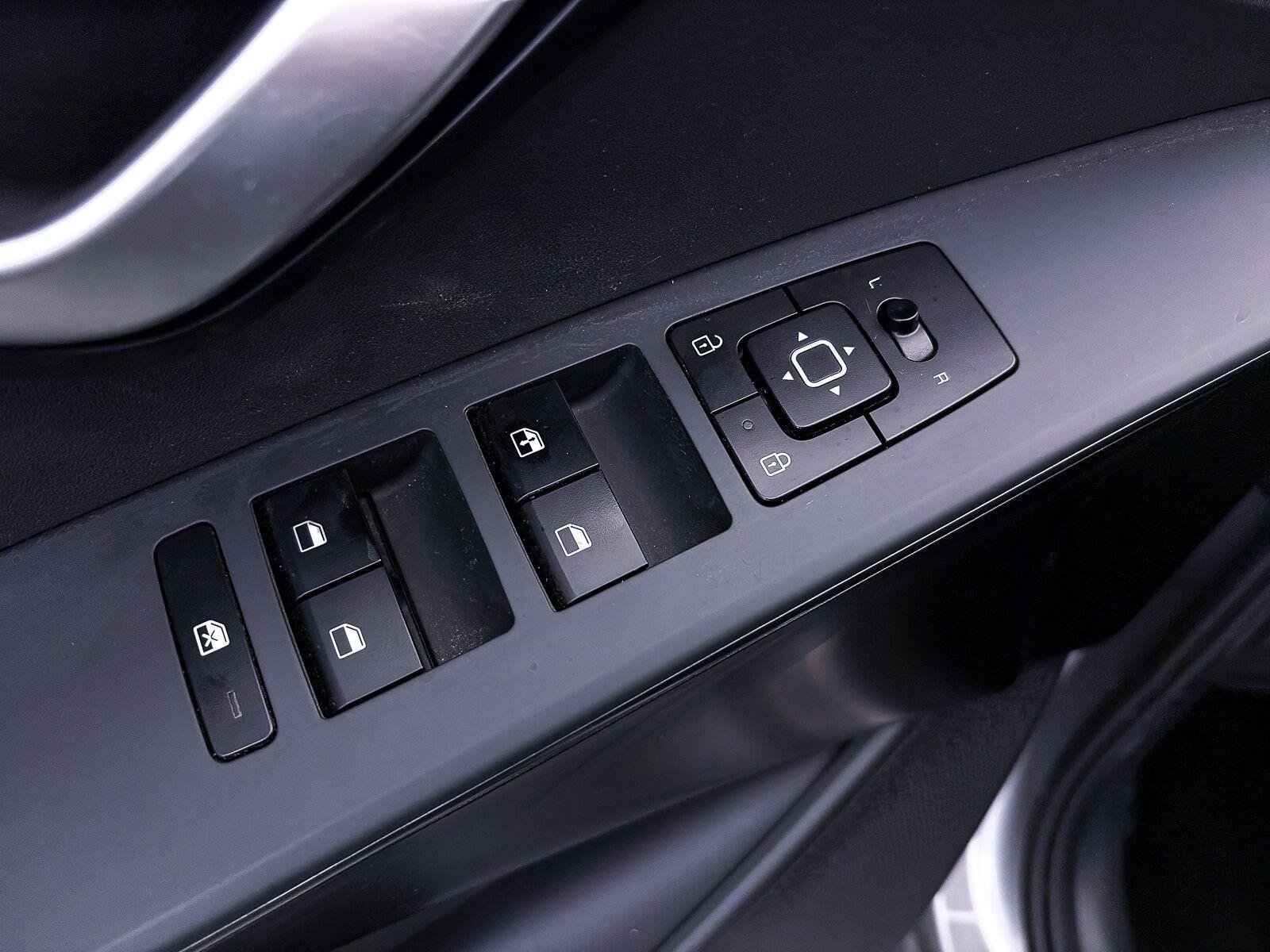 Used 2023 Kia Niro LX FWD image 16