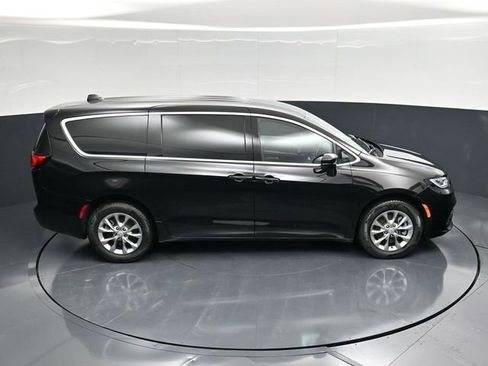 New 2026 Chrysler Pacifica Select AWD/4WD image 20