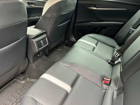 Used 2025 Toyota Camry SE w/ Convenience Package FWD image 12