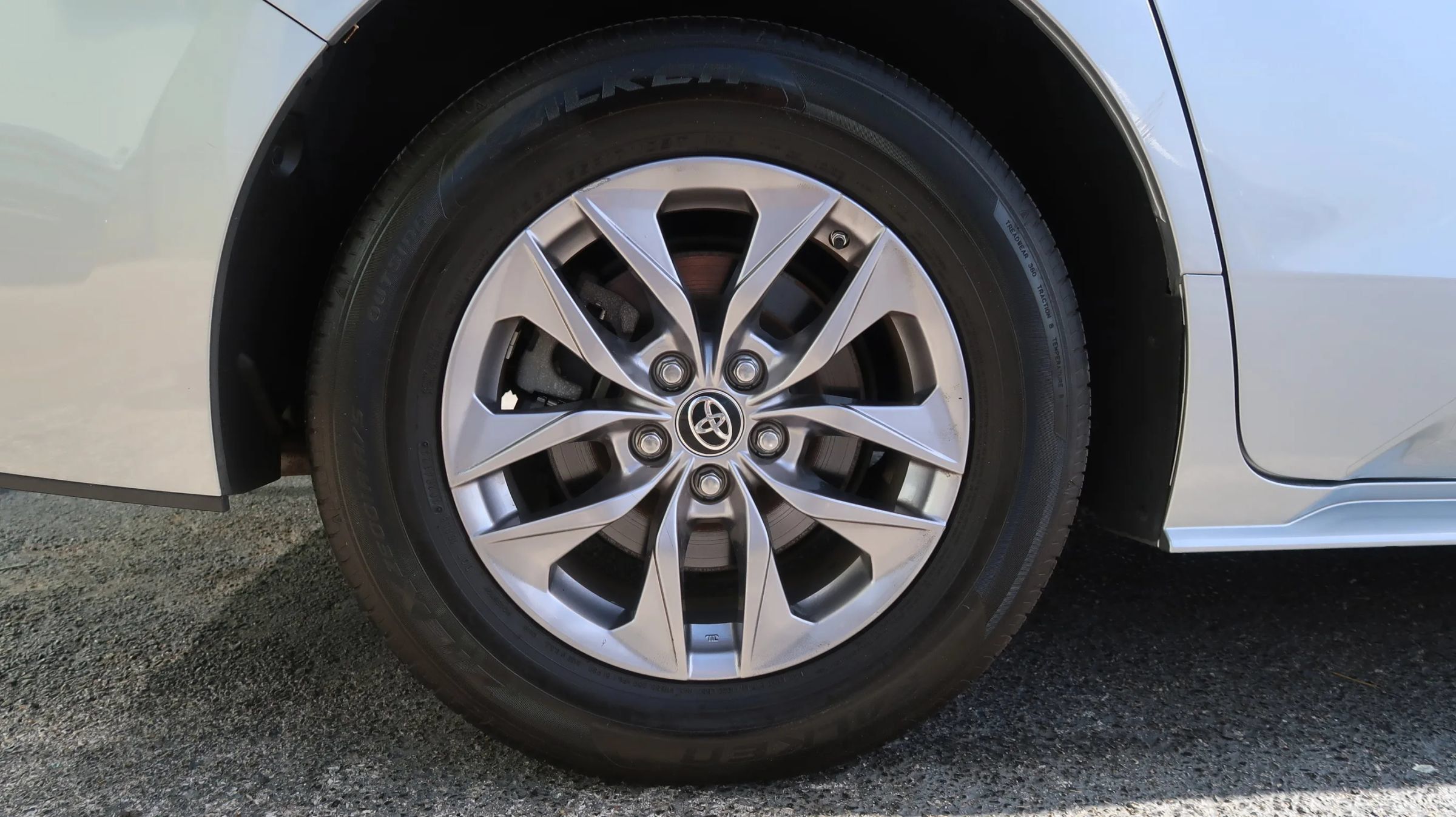 Used 2021 Toyota Sienna XLE FWD image 57