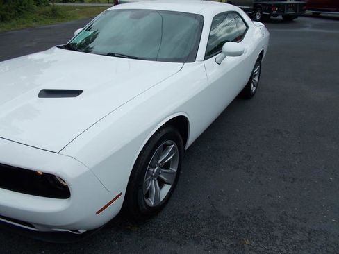 Used 2019 Dodge Challenger SXT RWD image 8