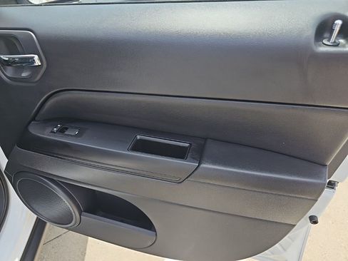 Used 2017 Jeep Patriot High Altitude FWD image 27